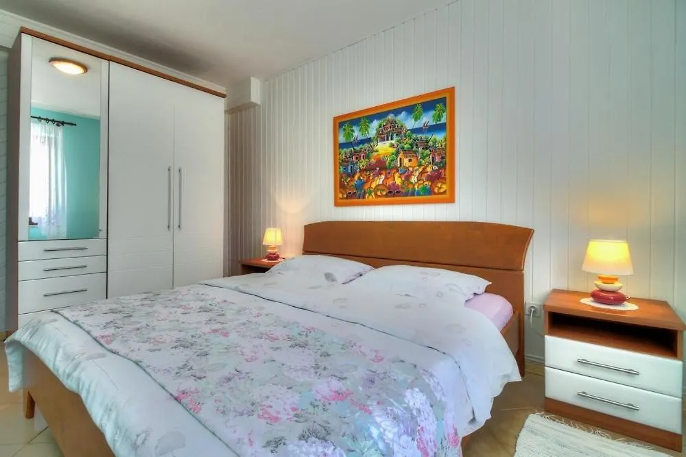Guest house Apartments Sonja Zambratija