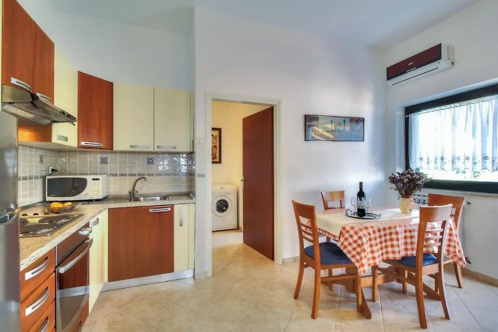 Guest house Apartments Sonja Zambratija Croatia