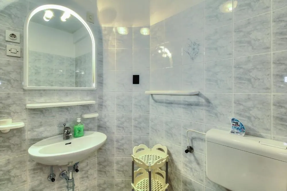Guest house Apartments Sonja Zambratija